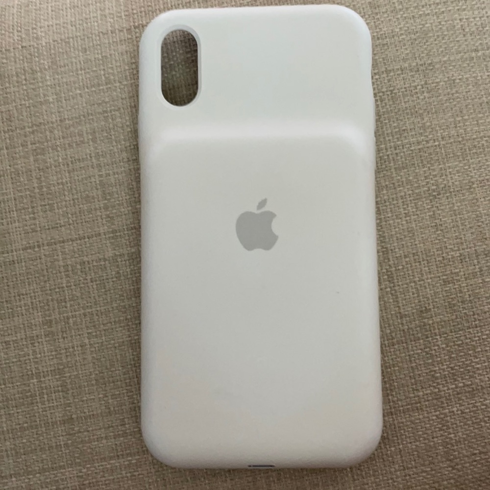 Apple i phone xr charging phone case